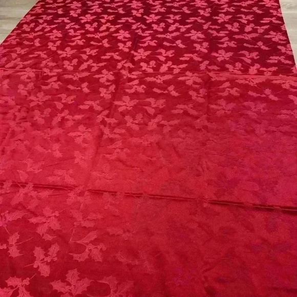 Holly Berry fabric rectangle  tablecloth for the Holidays NWOT 55” w x 97” l - Picture 7 of 7